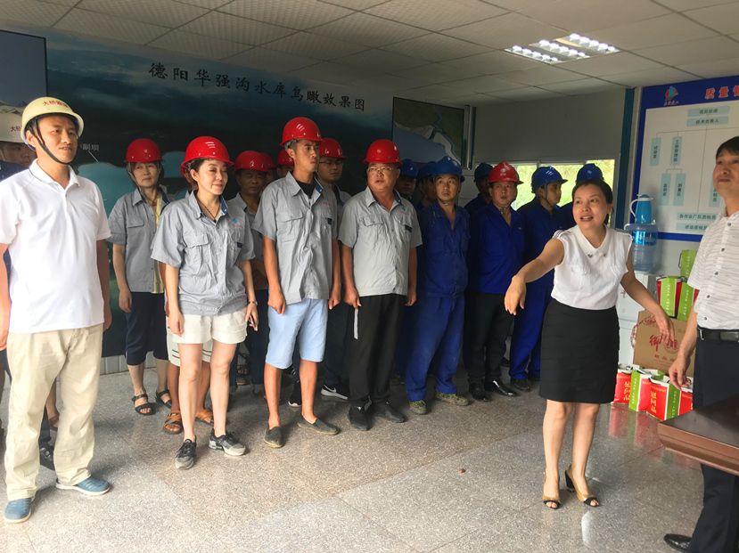 2018年8月10日 夏日送清凉 关怀暖人心—市总工会探访华强沟水库建设人员3