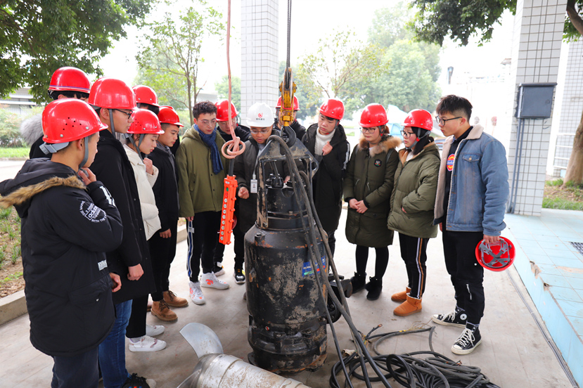 2019年1月9日 四川建院组织大学生到杰阳排水公司参观学习_副本